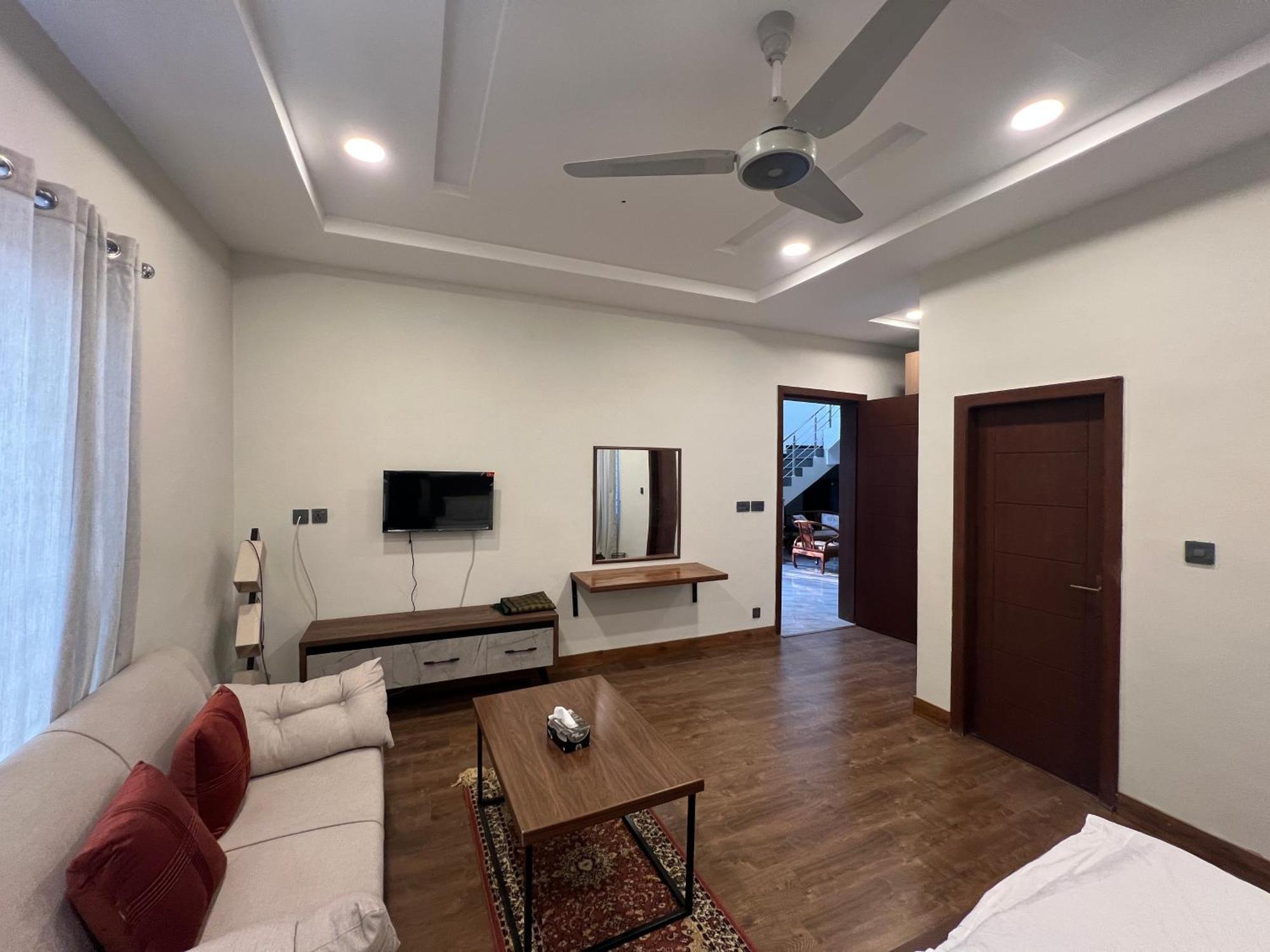 Deluxe King Room In Silverscape Residence 라왈핀디 외부 사진