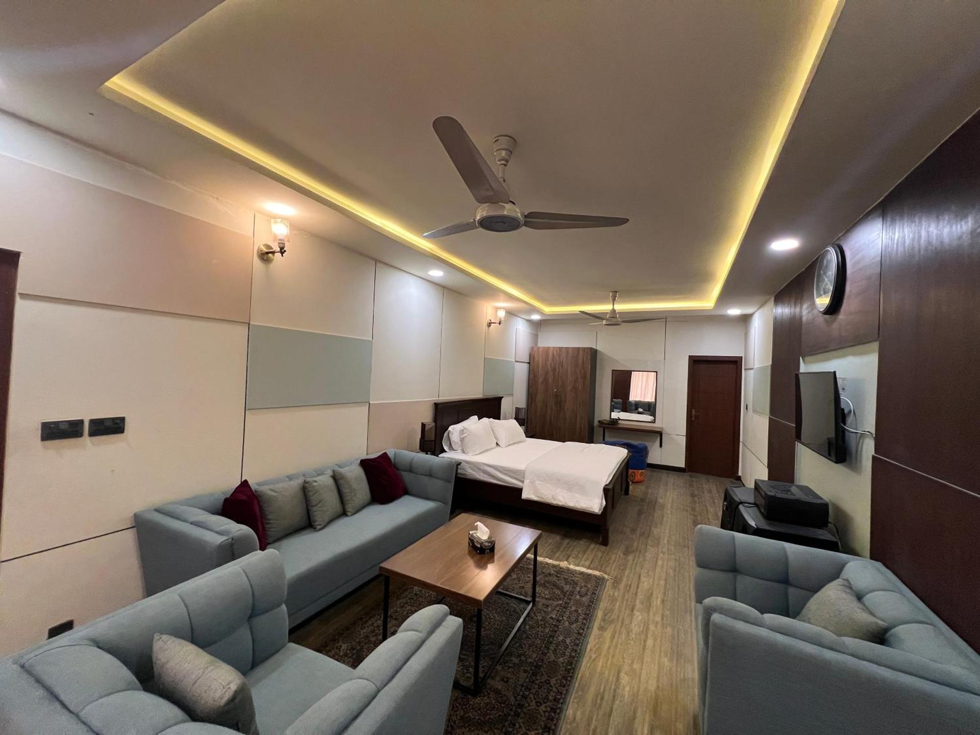 Deluxe King Room In Silverscape Residence 라왈핀디 외부 사진