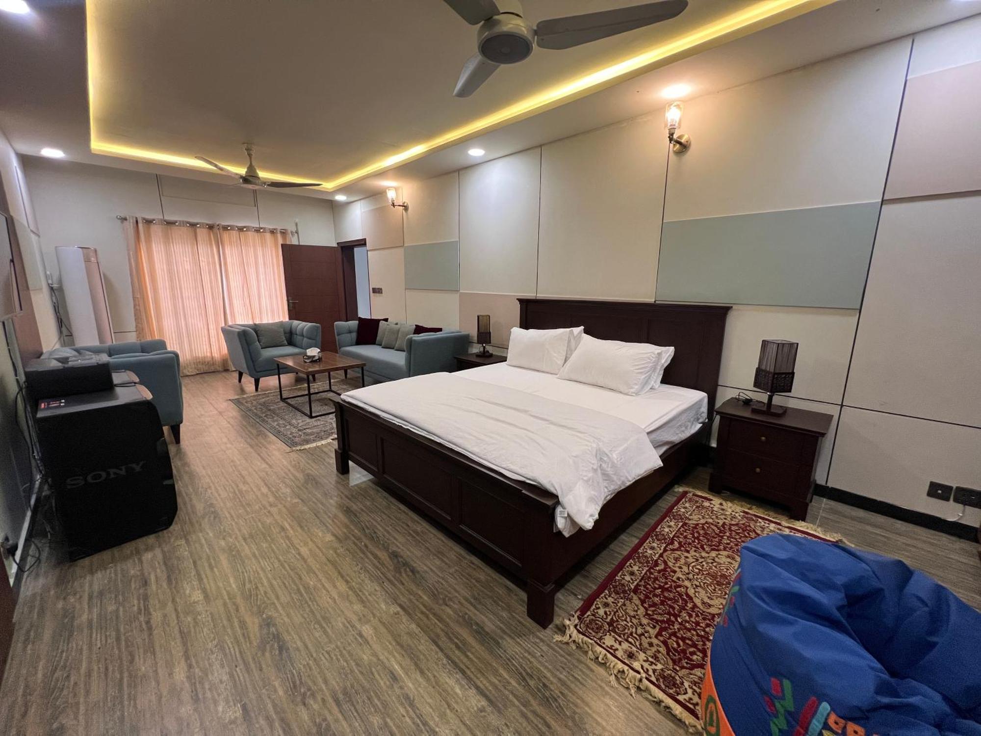 Deluxe King Room In Silverscape Residence 라왈핀디 외부 사진