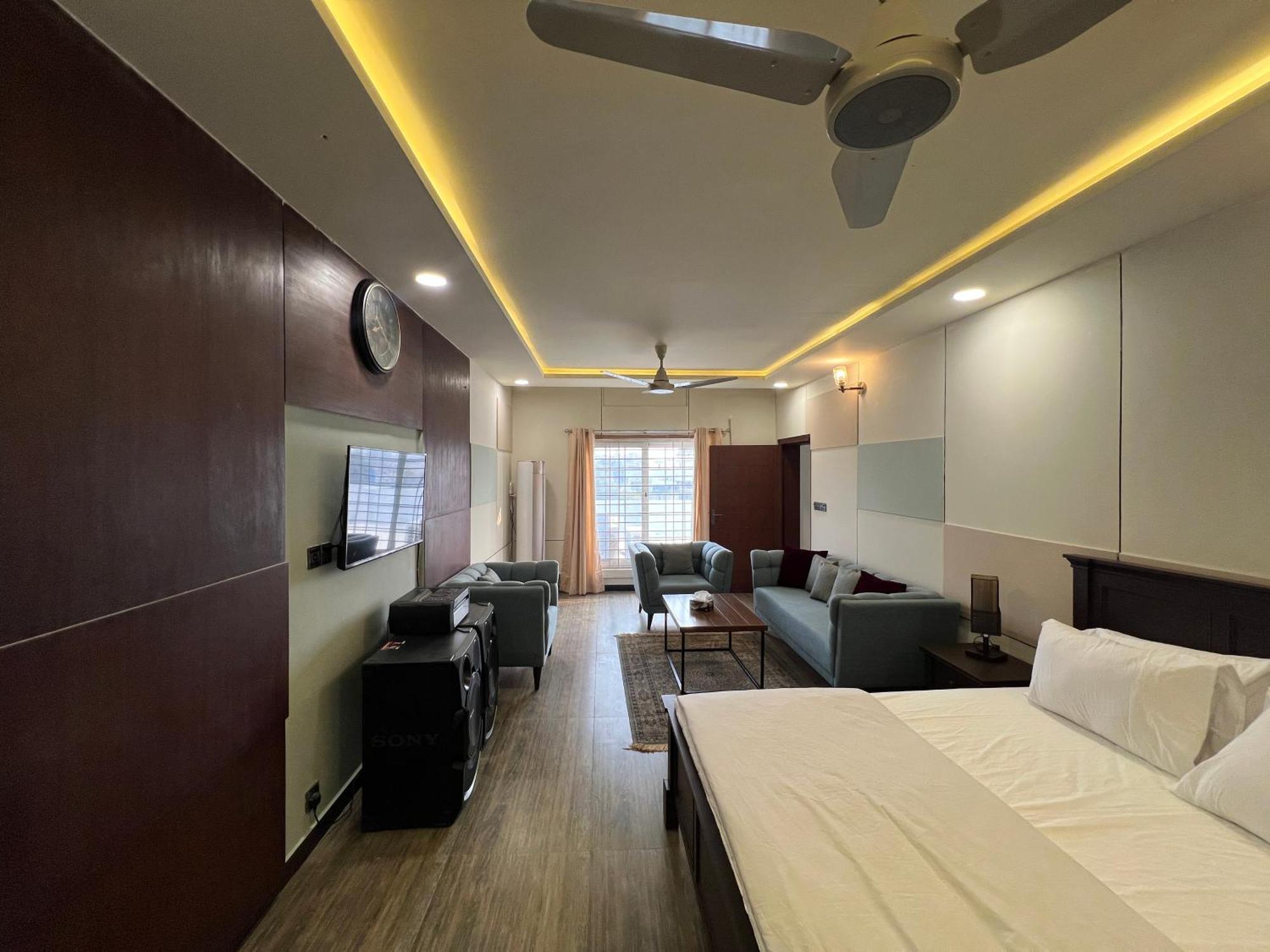 Deluxe King Room In Silverscape Residence 라왈핀디 외부 사진