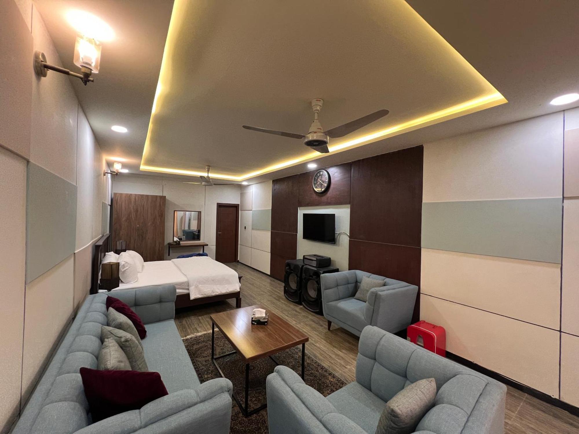 Deluxe King Room In Silverscape Residence 라왈핀디 외부 사진